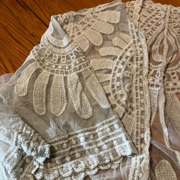 Lace Kimono - Picture 3 of 4